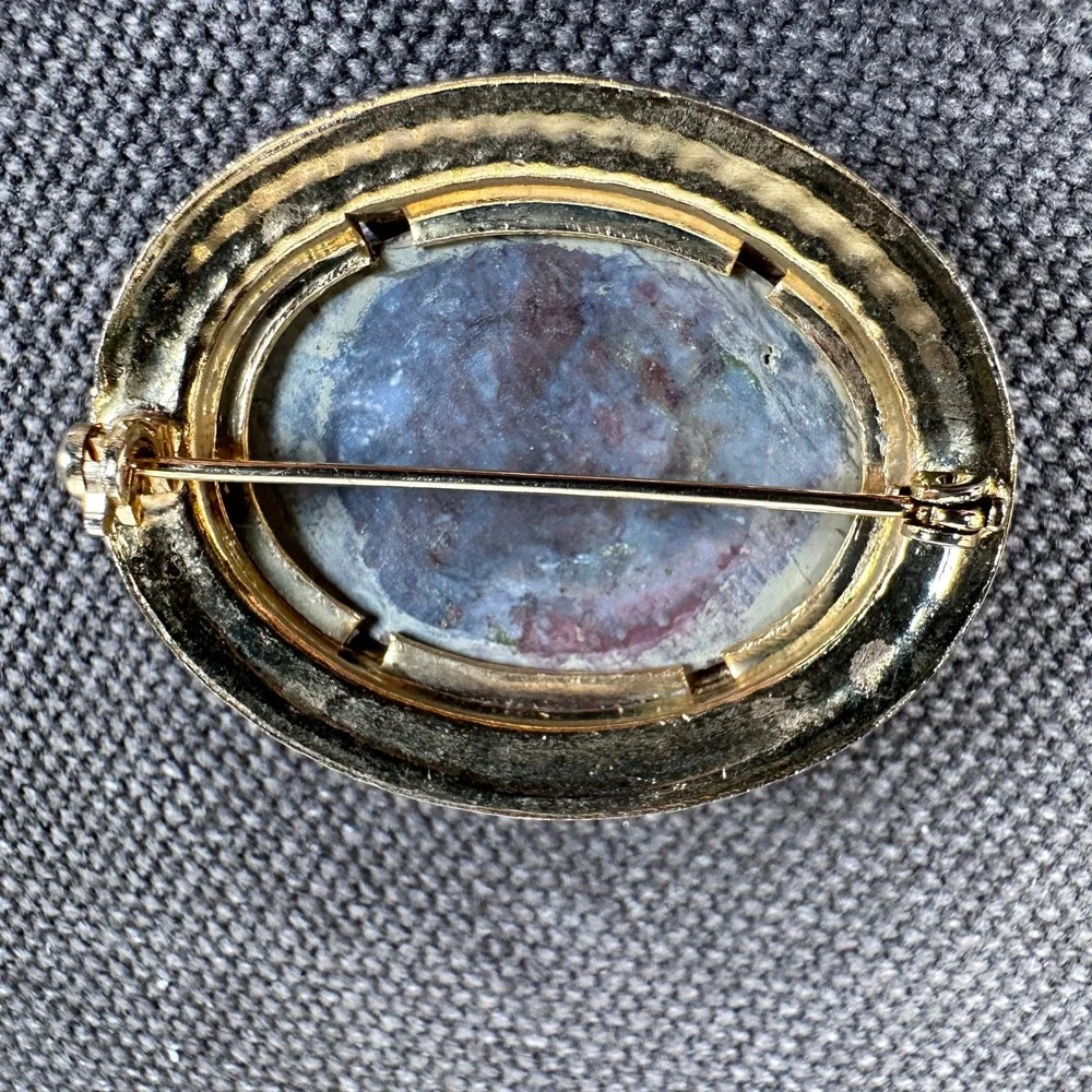Vintage Large Oval Purple Agate Brooch Gold Tone Frame Natural‎ Stone 30mm